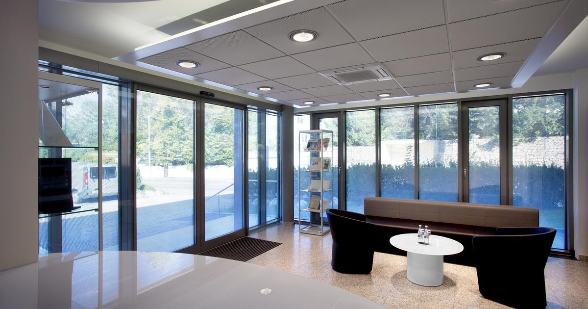 Sufit podwieszany wyspowy AXIOM KNIFE EDGE CANOPY Armstrong Sprawdź na