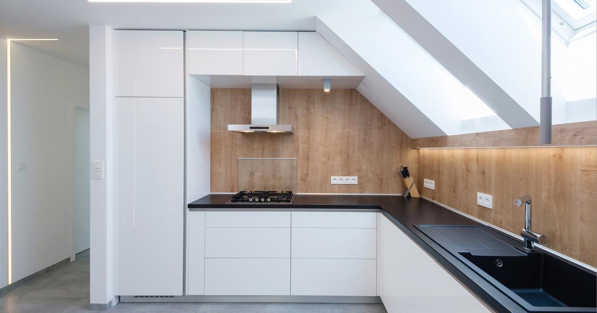 Pomysł Na Minimalistyczną Białą Kuchnię Urządzoną W Styl